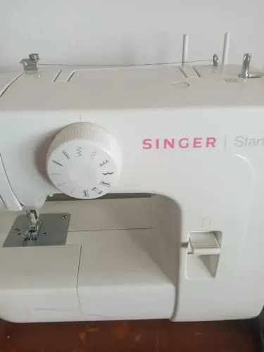 Vendo máquina reta singer caseira sem nova