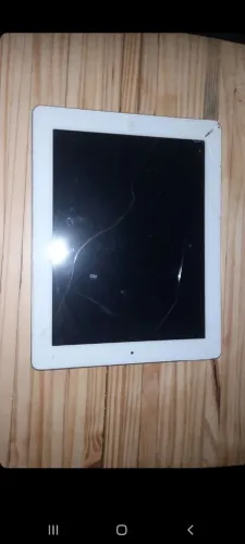 ipad apple com 16 gb, model a1395 branco. Pra retirada de peças.