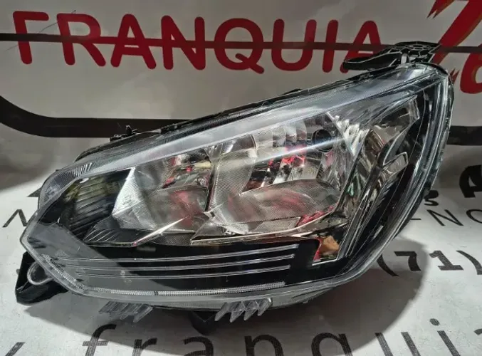 Farol dianteiro esquerdo Peugeot 208 2020/ S/Led