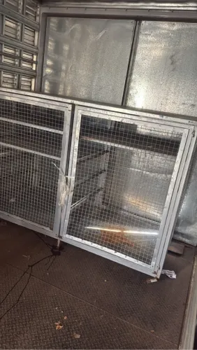 Gaiola de metal para transporte