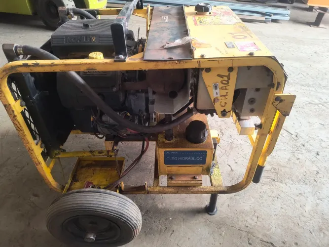 Unidade hidráulica com motor a combustão