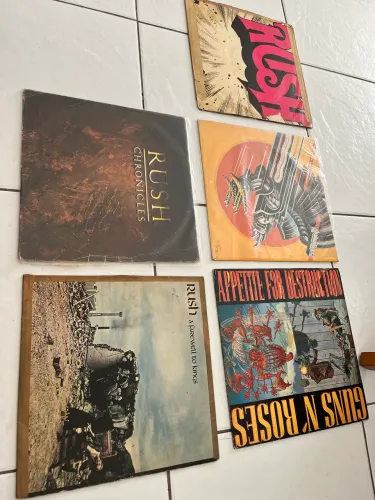 LPs de rock variados - preço na descrição 