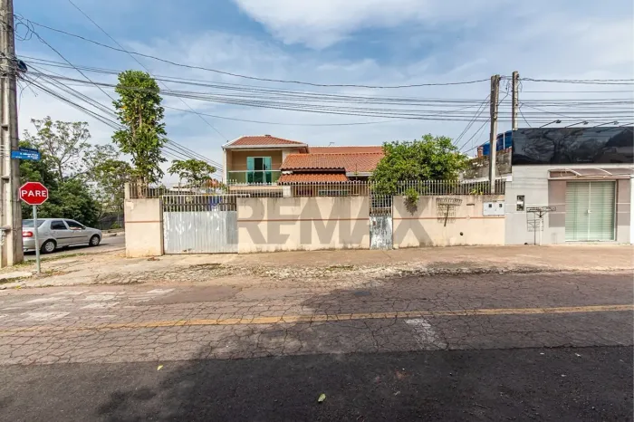 Sobrado 3 Quartos com Terraço à Venda no Uberaba, Curitiba