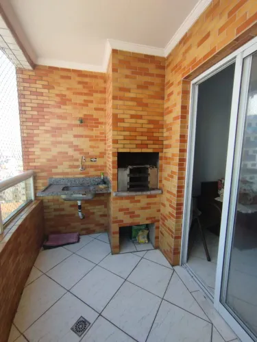 Apartamento 2 dormitórios sendo 1 suíte, fica mobiliado. Vista mar. Tupi.