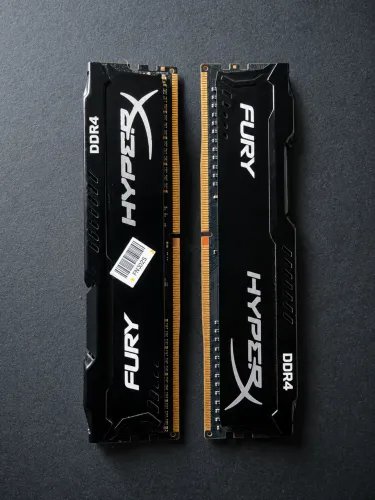 Duas memórias RAM 8gb HyperX Fury