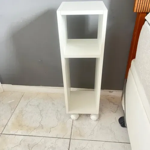 Mesa Cabeceira com Rodas