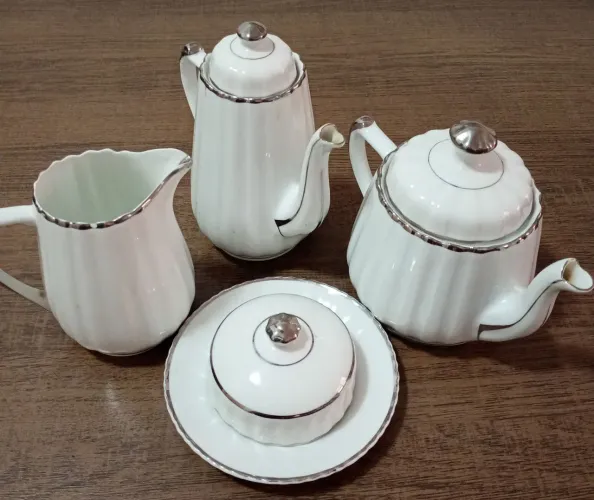 Jogo de porcelana.