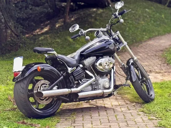 Harley Davidson FXCW Rocker  2009 (Cheia de acessórios + IPVA 26 pago)