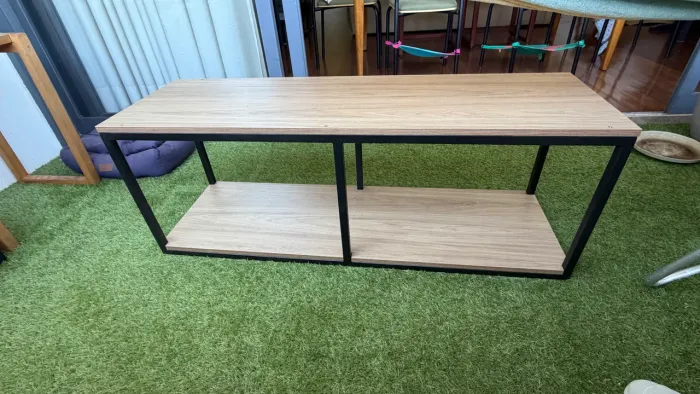Estante de ferro e MDF