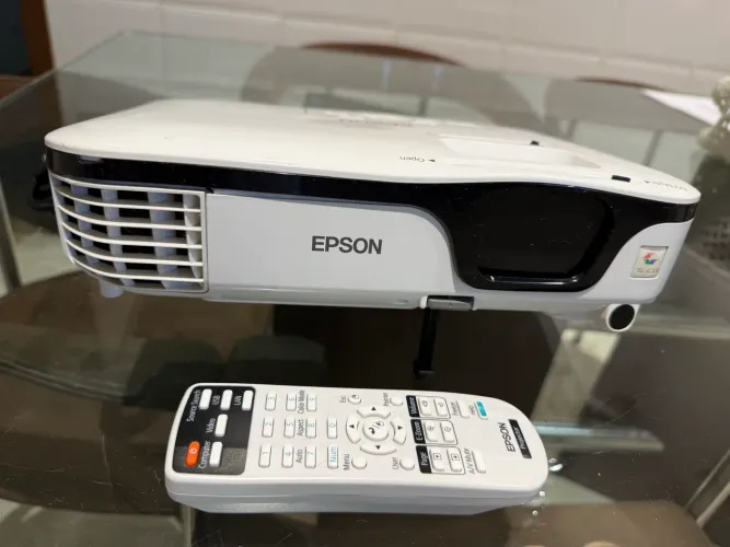 Projetor Epson X14+ ? Assista os Jogos da Copa em Telão com a família e amigos ?