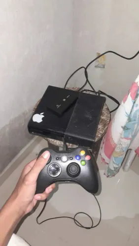 Vendo xbox 360 com HD vem com 60 jogos 850$
