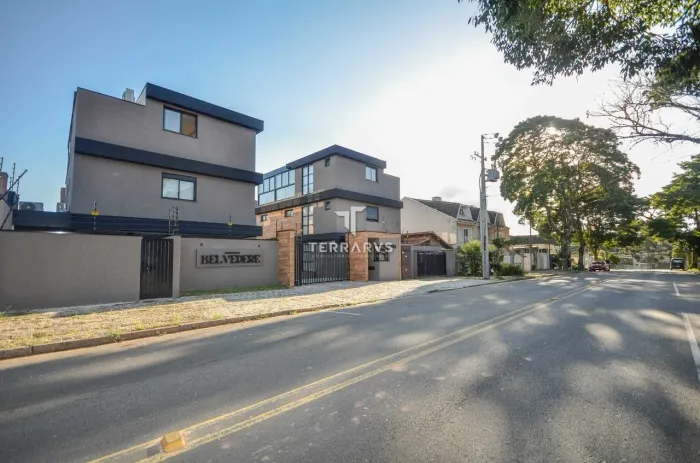 SOBRADO com 3 dormitórios à venda com 293m² por R$ 1.900.000,00 no bairro Mercês - CURITIB