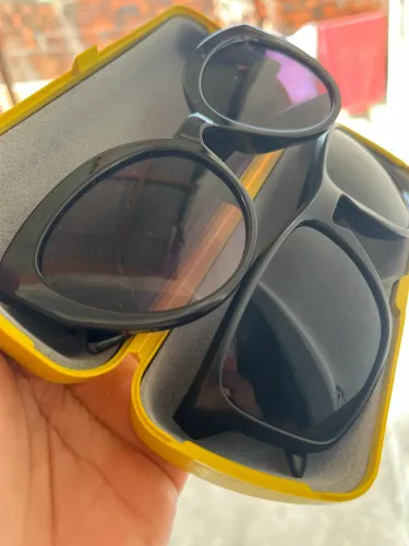 Vendo óculos com proteção uv