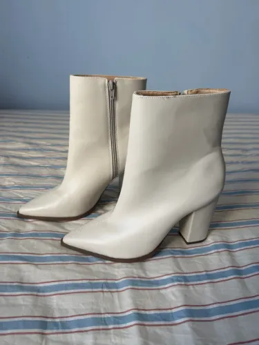 Bota Gabriela branca 37