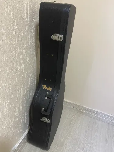 Violão Fender com case personalizado