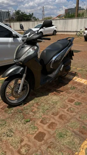 Só 14 mil. Vendo scooter Honda SH 300i 2016