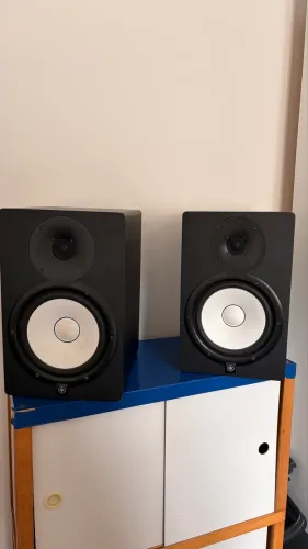 Caixa de Som Yamaha HS8
