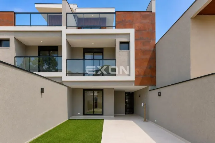 Sobrado Triplex com 274,96 M² no Bairro Bom Retiro!