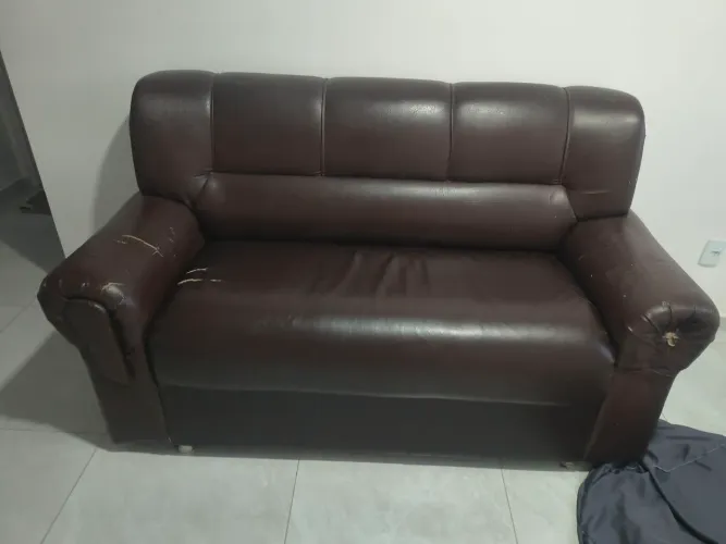 Vende se sofá 3 lugares em courino