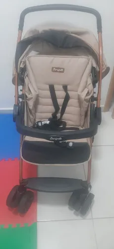 Vendo carrinho de bebê mas bebê conforto base 