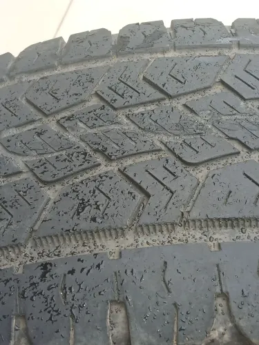 02 pneus usados