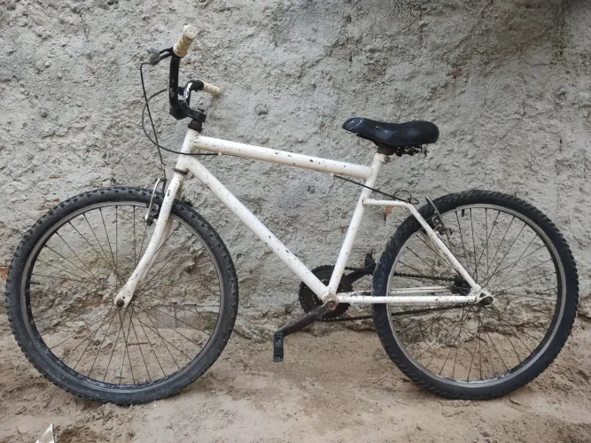 Bicicleta por R$95,00 pra vender rápido! Aro 26.