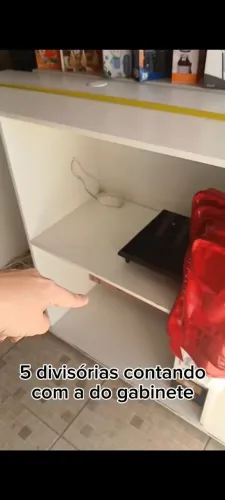 2 balcões para comércio. Um adaptado para computador.