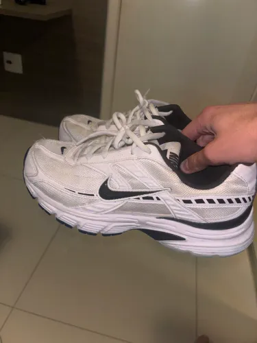 NIKE INITIATOR PRETO E BRANCO