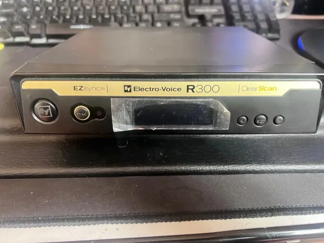 Microfone sem fio Electrovoice rc300 de lapela