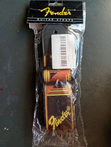 Correia para violão logotipo Fender