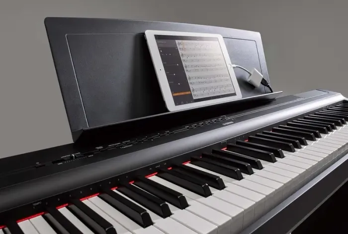 Piano Yamaha - P-125a + estante Yamaha