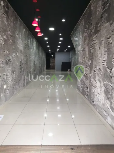 Ponto Comercial para Locação no Centro de Jacareí-SP: 1 Sala, 2 Banheiros, 100m² de Área