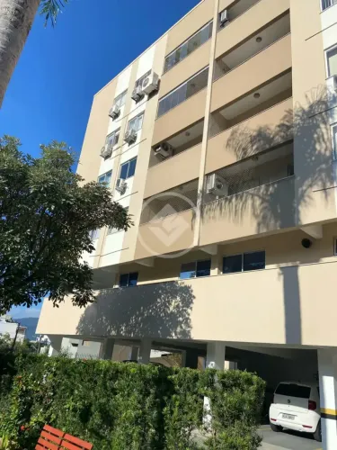 FCS-Confortável e aconchegante apartamento com 3 quartos sendo 1 suíte à venda no Carvoeir