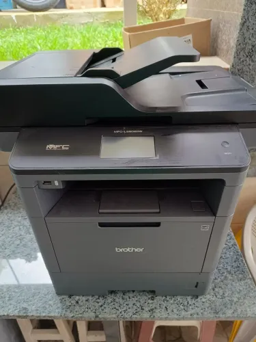Vendo impressora Multifuncional Brother Laser Mono MFC-L5902DW. Leia.