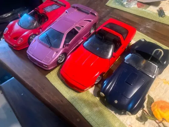 colecao de carrinhos 1:18