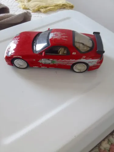 Carro Die Cast 17cm comprimento (RX7 - Velozes E Furiosos)