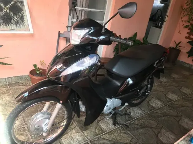 Estou vendendo biz 2014 ES 125, segunda dona pouco rodada, foi usada somente p trabalhar