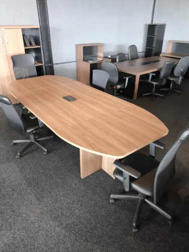 Mesa de Reunião de Escritório com Caixa de Tomada - 0,76x2,40x1,20cm - ENTREGAMOS!!