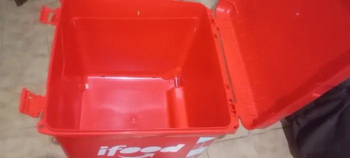 BAÚ 110L PARA ENTREGAS -  USADO NA HORIZONTAL E VERTICAL + SUPORTE UNIVERSAL 