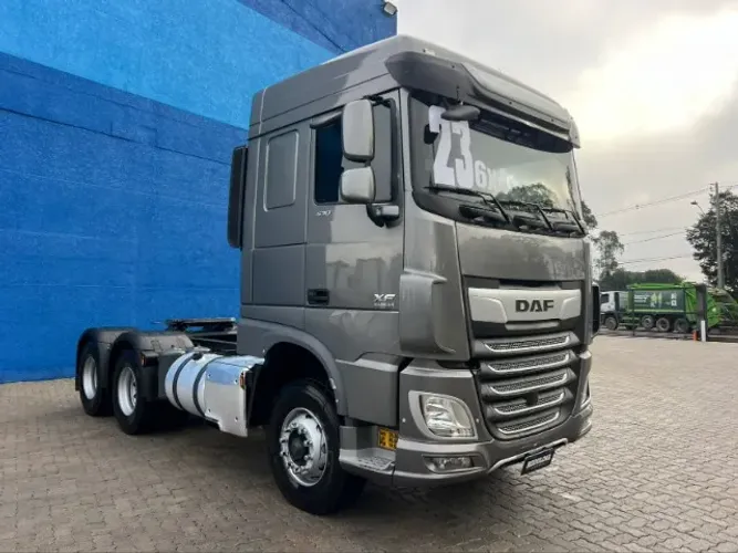 Caminhão Daf Xf FTT 530 6x4 ano 2023/2023 Cinza Teto Baixo