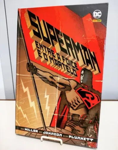 HQ DC Superman: Entre a Foice e o Martelo (Mark Millar) - Capa Dura (Panini)