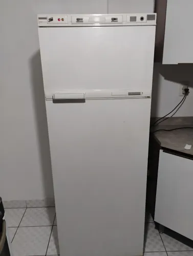 Freezer vertical Brastemp 310L. 