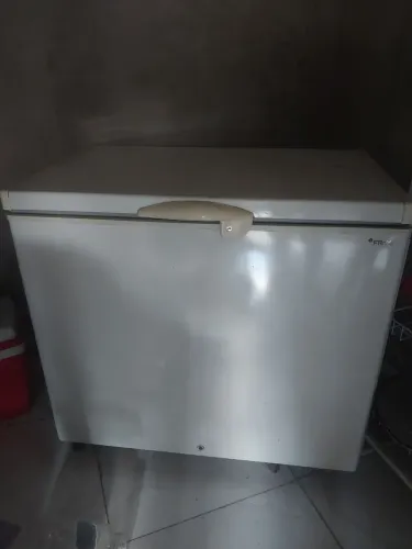 Vende-se um freezer 311L seminovo 1.500