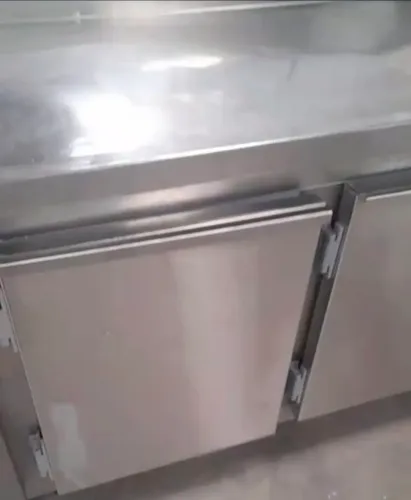 Geladeira balcão em inox 3 portas