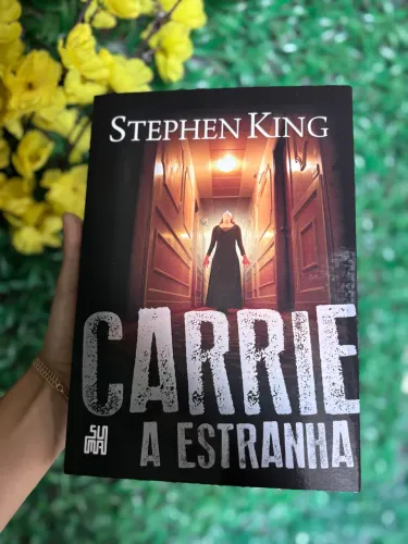 Livro Carrie, a estranha: Stephen King.