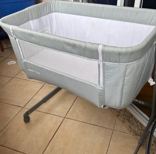Berço portátil Cosco Plugy