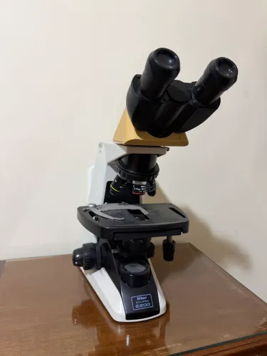 Microscópio Nikon Eclipse E200 - Binocular - Profissional