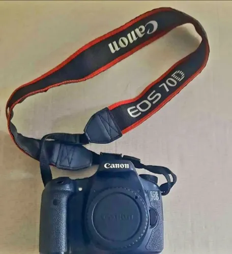 Camera canon 70D mais lente 24 ml