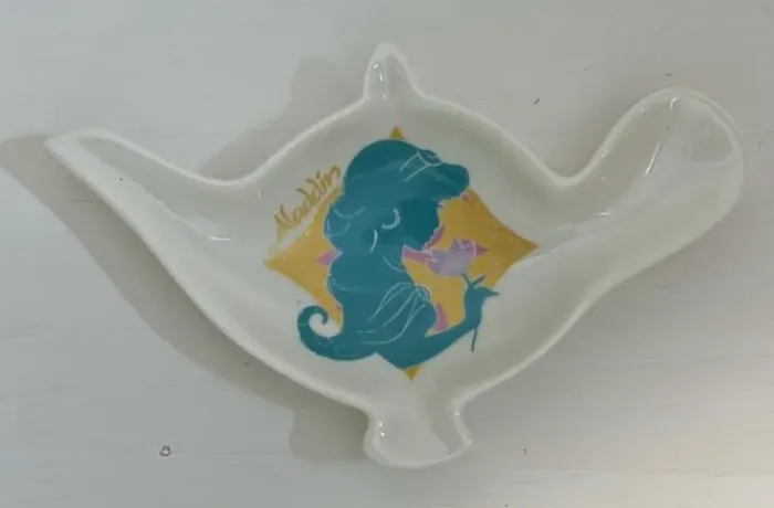Pratinho decorativo em formato de lâmpada do Aladdin (Disney)