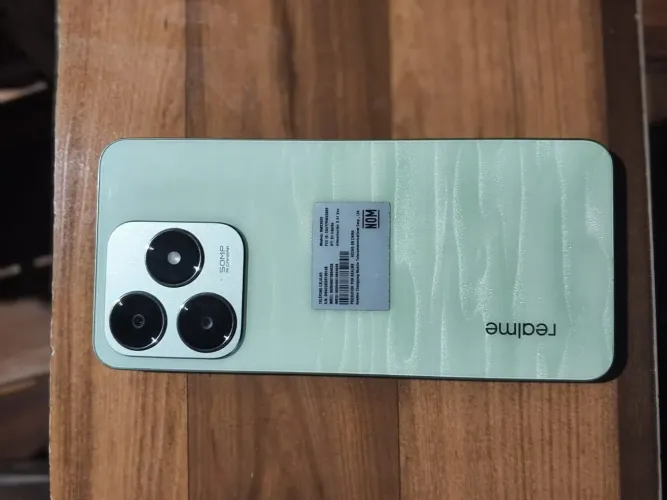Realme C63 de 256 GB mais 8 de ram para sair logo o celular só tem um mês de uso